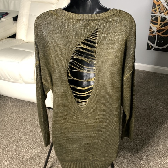 Distress Oversize Sweater can fit L or XL - Picture 4 of 4